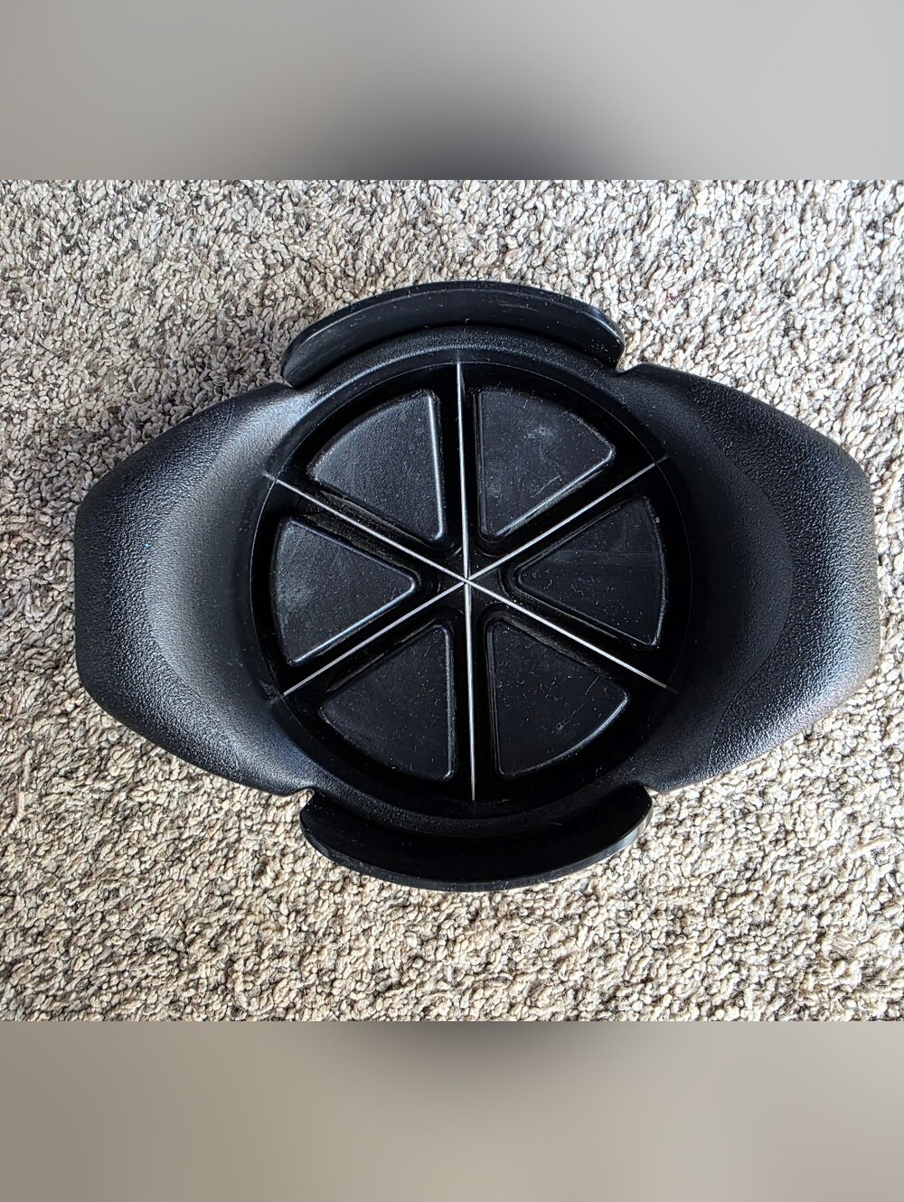 The Pampered Chef Black Silicone Veggie Wedger Divider
